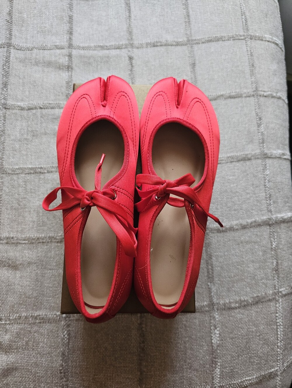 Women's Red Split-Toe Ballet Flats with Bow